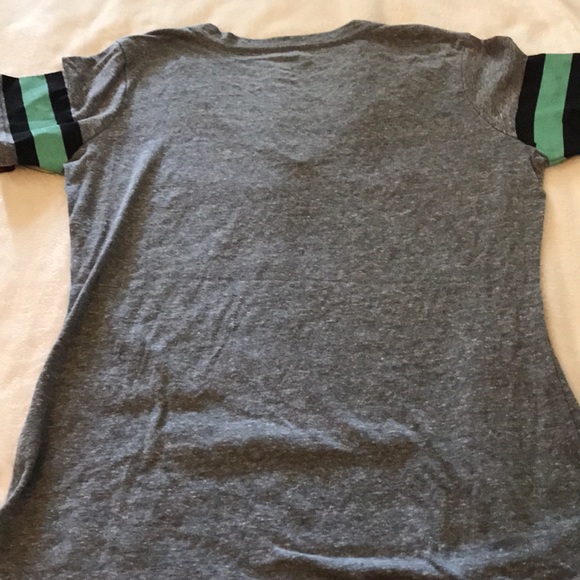 G-III C Banks Vancouver Grizzlies Bling Hardwood Classics Shirt Women’s M NWT - Picture 4 of 4